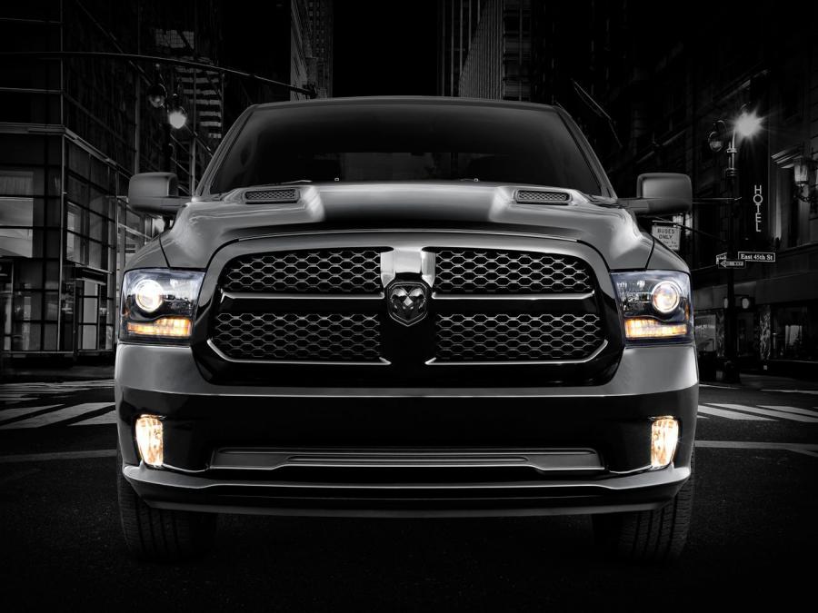  Dodge Ram 1500 Black Express 2013 года  (фото 2 из 4)